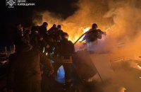 “Вони вже загасили пожежу і згорталися”. Розповідь очевидця, який надавав допомогу рятувальникам після прильоту на Позняках