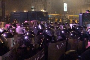"Беркут" на Грушевського формує колону для атаки