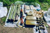 На Київщині затримали чоловіка під час продажу великої партії зброї та боєприпасів