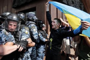 Суд арестовал участника столкновения под Украинским домом