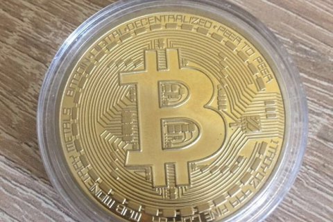 Минфин РФ предложил запретить продажу биткоинов "обычным людям"