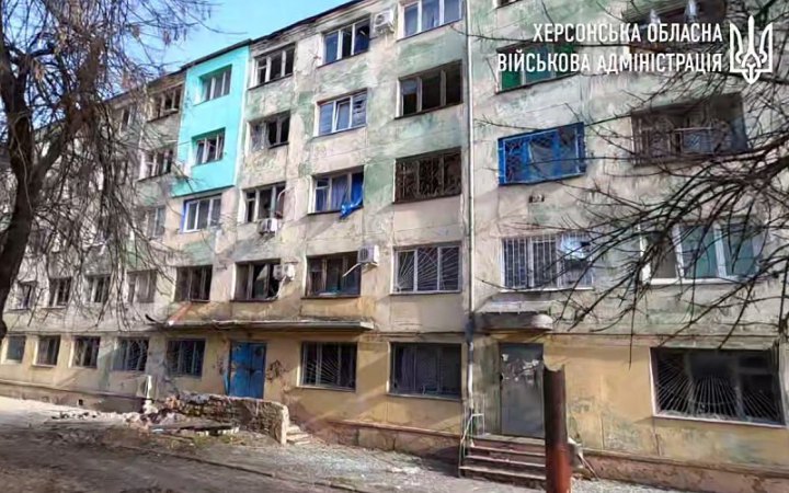 ​Росіяни вночі влучили у будівлю гуртожитку в Херсоні