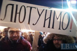 В Крыму неизвестные повредили автомобиль координатора местного Майдана