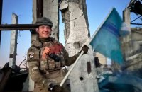 На День Незалежності морпіхи підняли свій прапор просто перед позиціями росіян