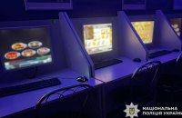 На Хмельниччині пенсіонерка організувала нелегальний гральний бізнес у підвалі
