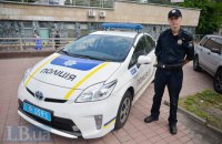 "Форму подарувала Америка, автомобілі — Японія, аптечки — Австралія"