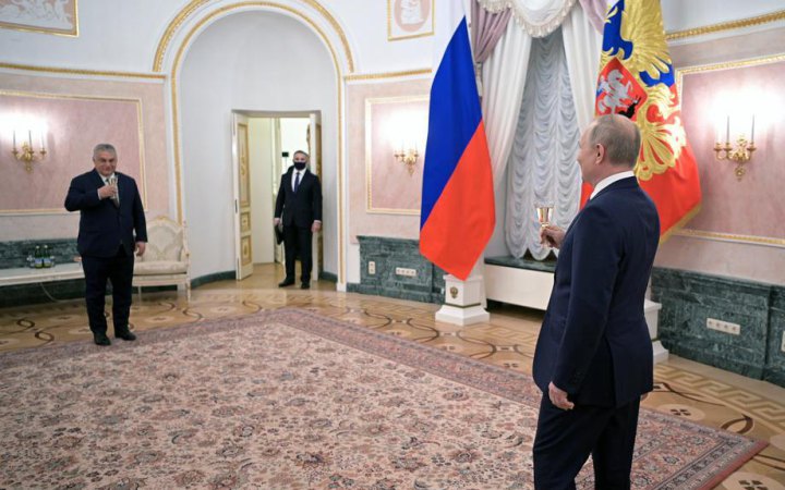Bloomberg: Орбан під час розмови із Путіним запропонував бути «мишкою, яка допомагає леву» 