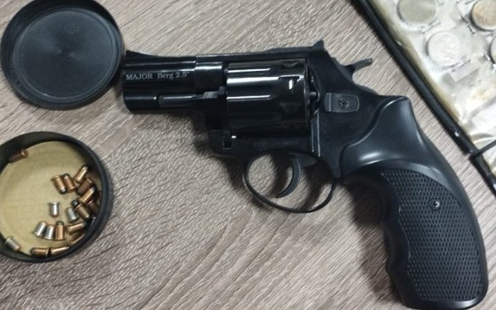​40-річний чоловік намагався сховатися від львівських прикордонників у туалеті потяга