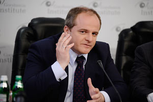Коваль: Украине будет сложно с честью выйти из предвыборной ситуации