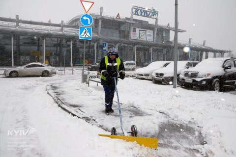 В "Жулянах" из-за драки между пассажирами задержали два рейса, - СМИ