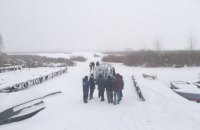 ​Три человека на снегоходе провалились под лед на Киевском водохранилище