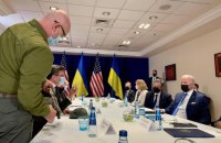 Кулеба і Резніков передали Байдену уламки російської ракети: "Домовилися про кроки для того, щоб менше таких ракет падало"