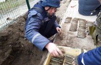 Возле школы в Запорожской области обнаружили почти 100 гранат времен Второй мировой