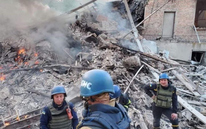 В результате авиаудара по школе в Луганской области предварительно погибли еще 60 человек, – Гайдай