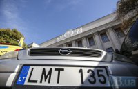 В Украину без пошлины ввезли более 19 тыс. автомобилей, в том числе элитных. Это мешает поставкам военной помощи, – ЭП