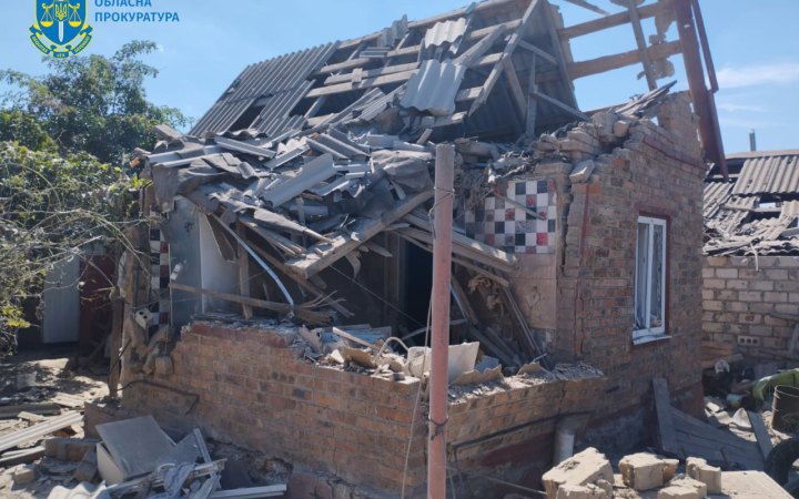 Росіяни обстріляли Херсон, поранена пенсіонерка