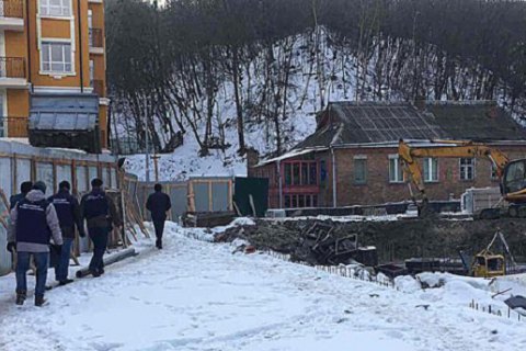На Воздвиженке в Киеве остановили незаконное строительство