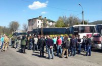Автомайдан перехватил автобусы шахтеров у Лавры (обновлено)