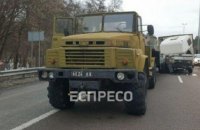 Военный грузовик попал в ДТП на выезде из Киева