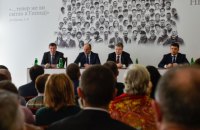 Порошенко закликав запровадити іменні стипендії на честь п'ятьох Героїв Небесної Сотні