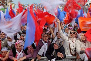 Турецкая полиция разогнала антивоенную демонстрацию слезоточивым газом