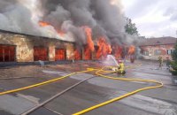 В Ужгороді горять склади механічного заводу