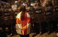 У Грузії під час багатотисячного мітингу проти закону "про іноагентів" сталася сутичка