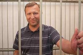 Макаренко играет в СИЗО в шахматы со Зваричем