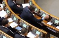 Один "регионал" проголосовал сразу за троих