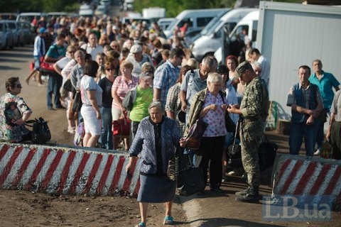 Через обстріли в зоні АТО закрили транспортні коридори