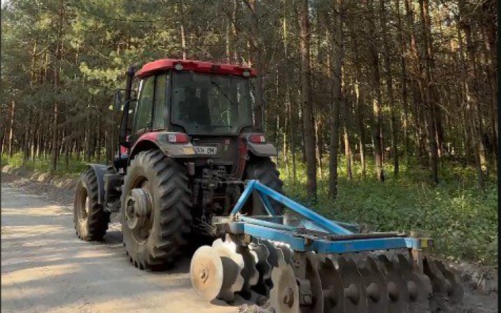 Лісова пожежа на прикордонні Чернігівщини повернула до Росії