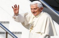 Бенедикт XVI пообещал полное подчинение преемнику