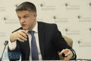 Средняя зарплата в Администрации президента выросла до 8 тысяч гривен