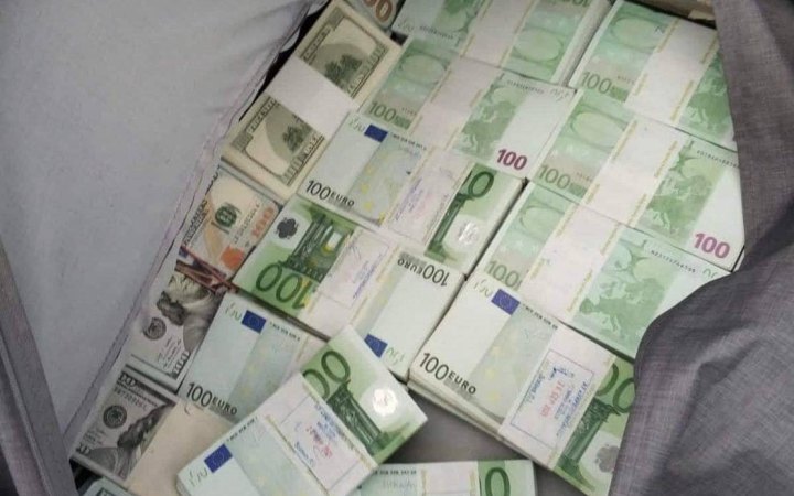 У Сербії на кордоні затримали українця з чвертю мільйона євро