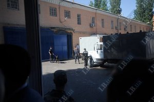 Тимошенко в камеру принесли холодильник и телевизор