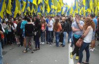 Учасники проплаченого мітингу на День Прапора (ФОТО)