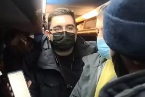 Поліція влаштувала обшук автобуса з прихильниками "Євросолідарності" (оновлено)