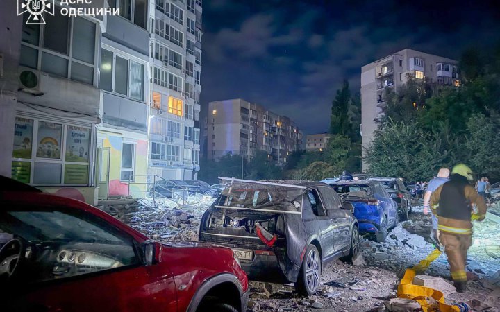 Росіяни атакували Одесу ракетами і БПЛА: є постраждалі 