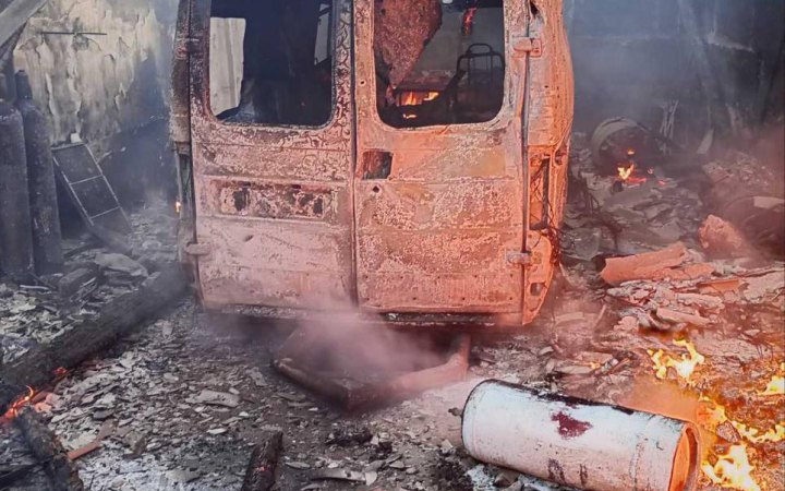У Бериславі ворожий дрон влучив у гаражний бокс медзакладу