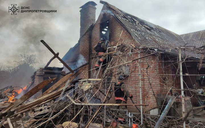 У Нікополі окупанти поцілили по житловому сектору. Поранена жінка
