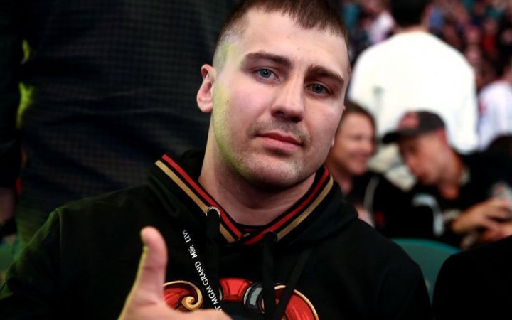 Гвоздик повертається