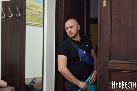 Мэр Николаева закрылся в кабинете от полицейских с протоколом о коррупции (обновлено)