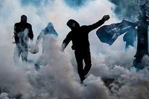 Французские власти запретили митинг ультраправой молодежи