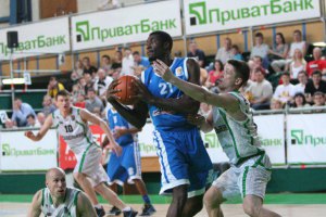 "Азовмаш" выгрыз победу у "Мавп"