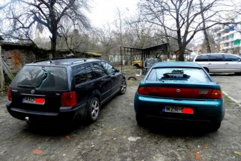 В Берегово ночью разбили стекла 9 авто с венгерскими номерами