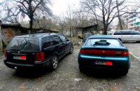 В Берегово ночью разбили стекла 9 авто с венгерскими номерами