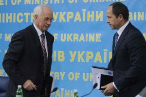 Азаров велел Тигипко организовать обходы пожилых людей на дому 