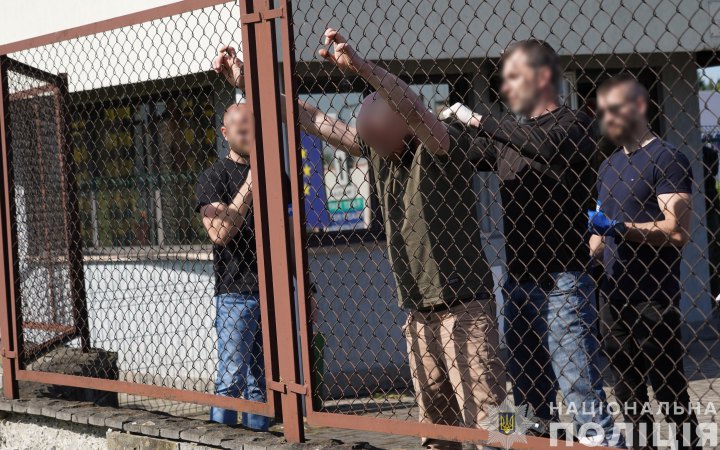 Україна екстрадувала до Чехії 6 учасників міжнародного шахрайського call-центру