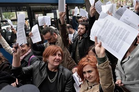 В Турции сотни людей подают заявления об отмене результатов референдума