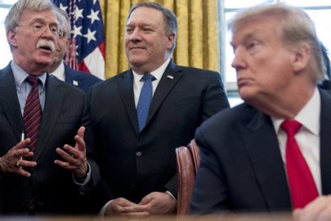 Советник Белого дома опроверг заявление Болтона о просьбе Трампа к лидеру КНР 